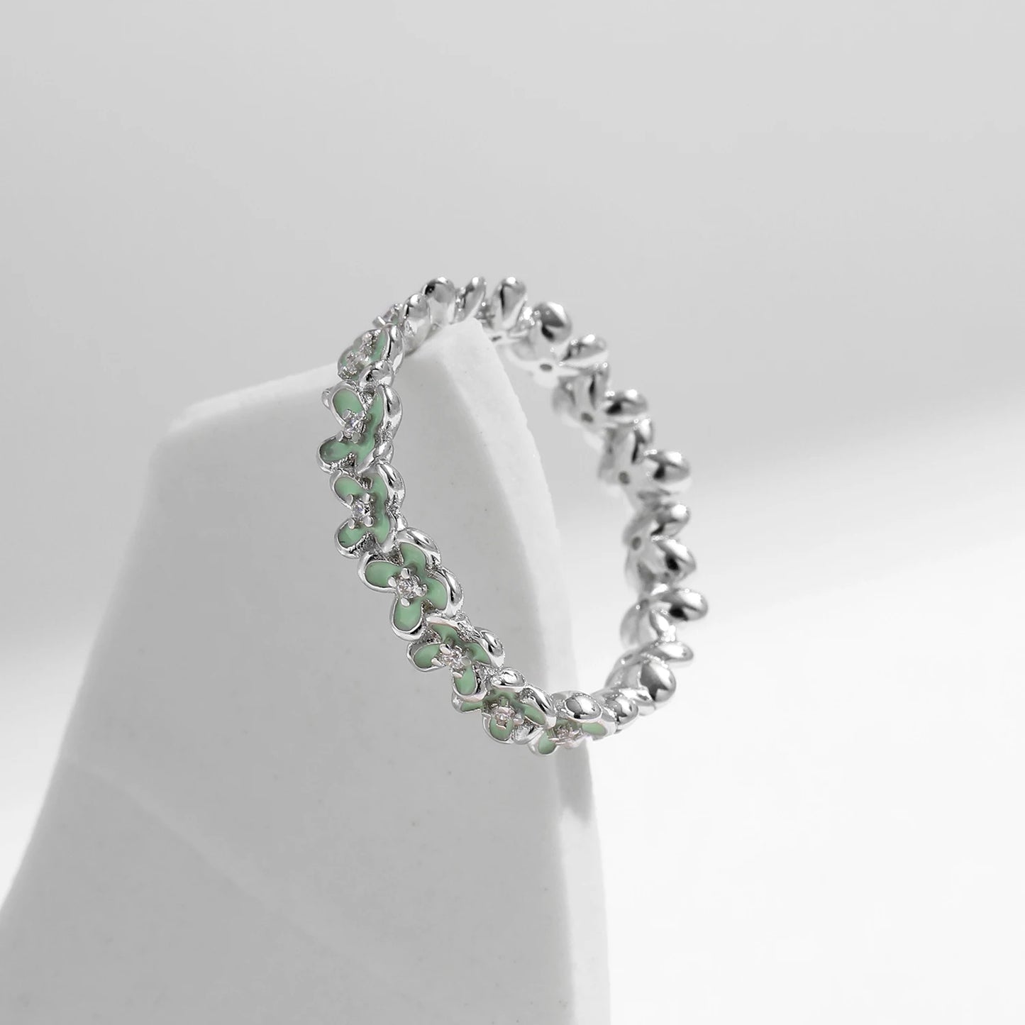 925 Sterling Silver Green Flowers Band