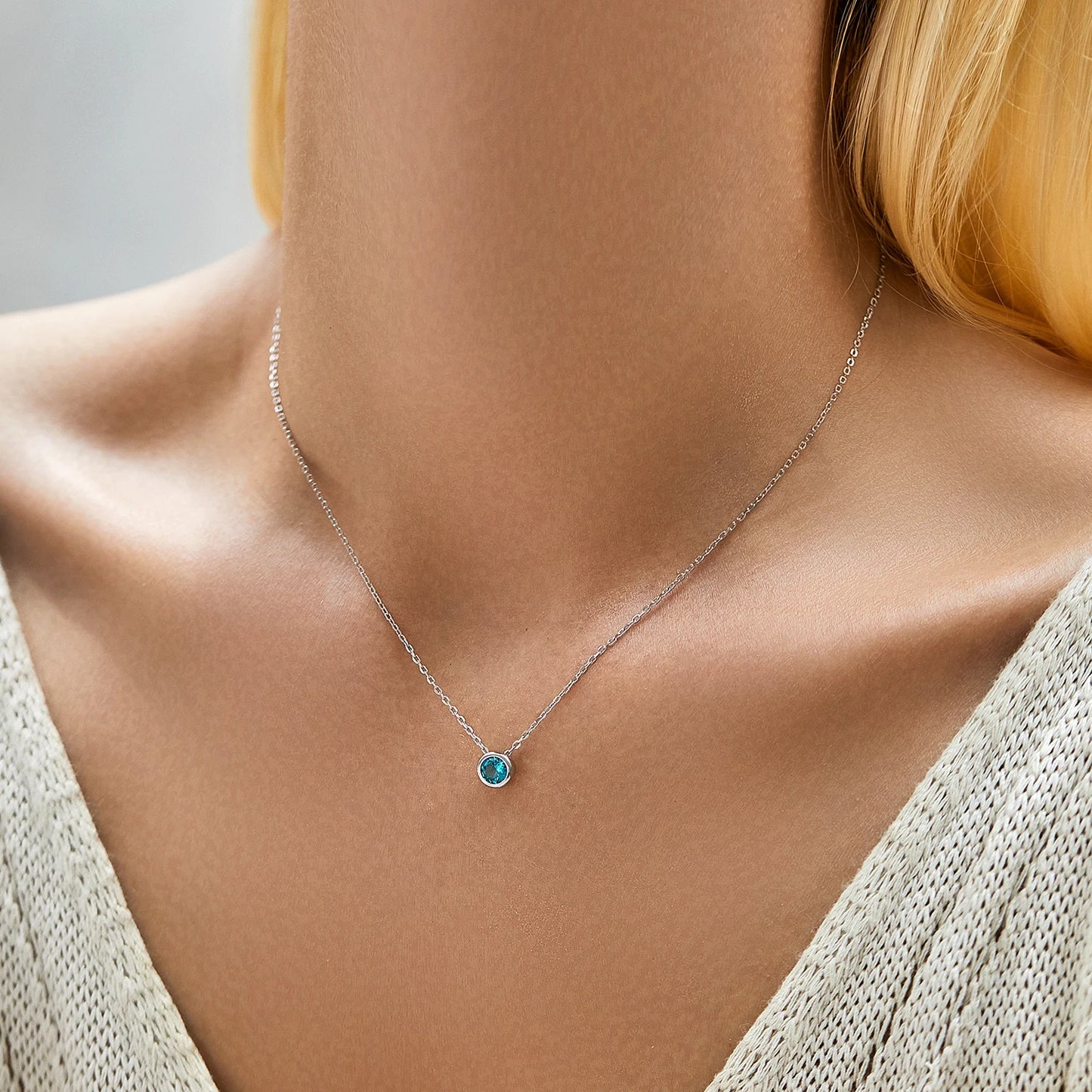 925 Sterling Silver Teal Round Zirconia Pendant Necklace