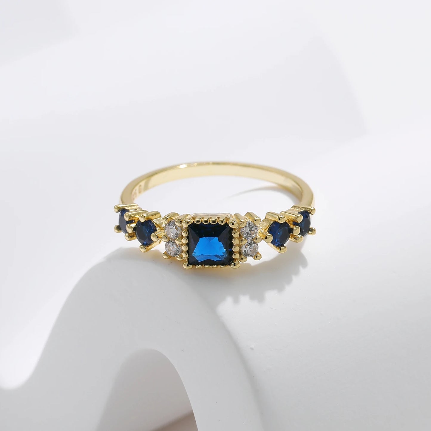 925 Sterling Silver Vintage Style Elegant Blue Zirconia Ring